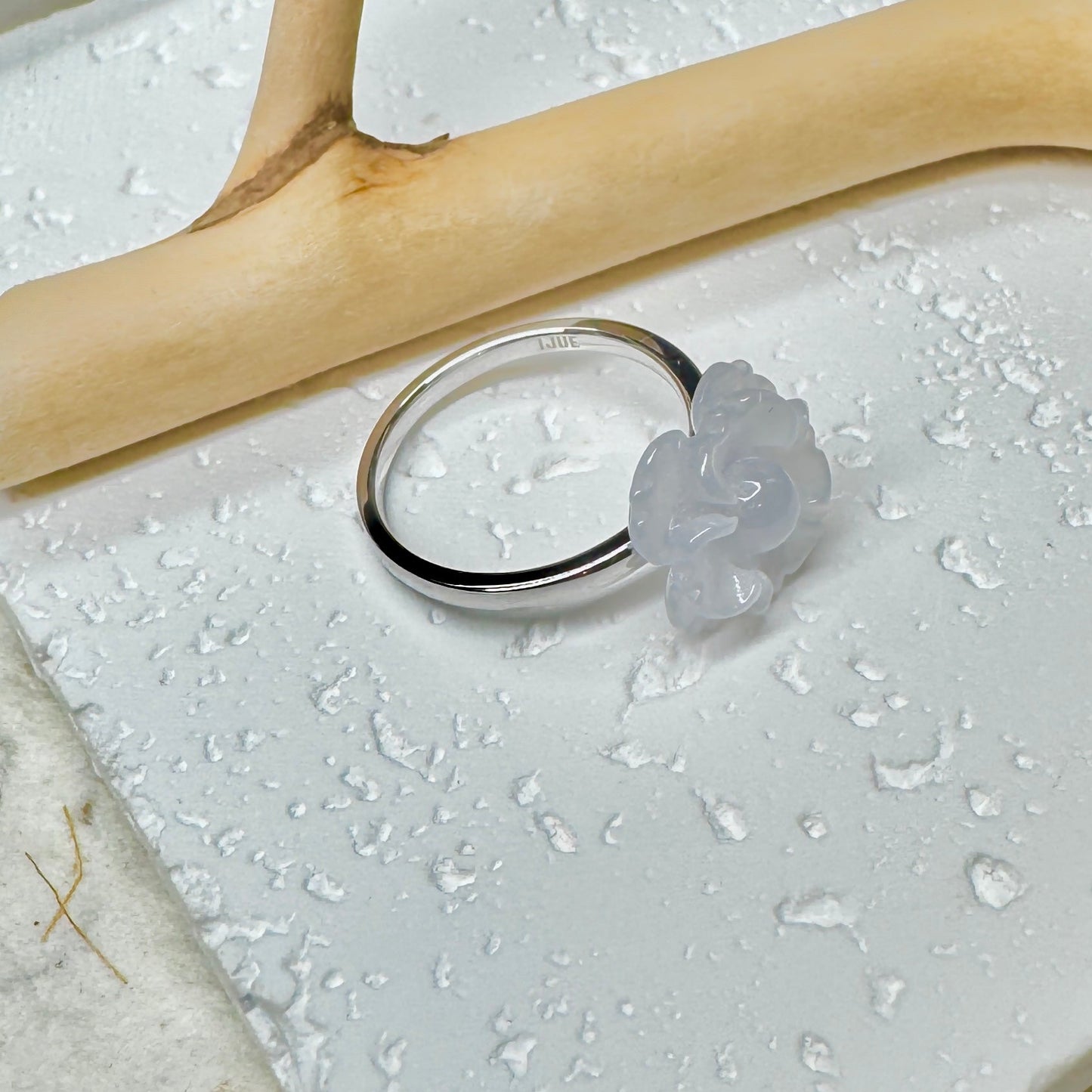Translucent Jadeite Carved Flower Ring  (18K White Gold)