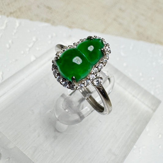Vivid Green Hulu Calabash Jadeite Ring