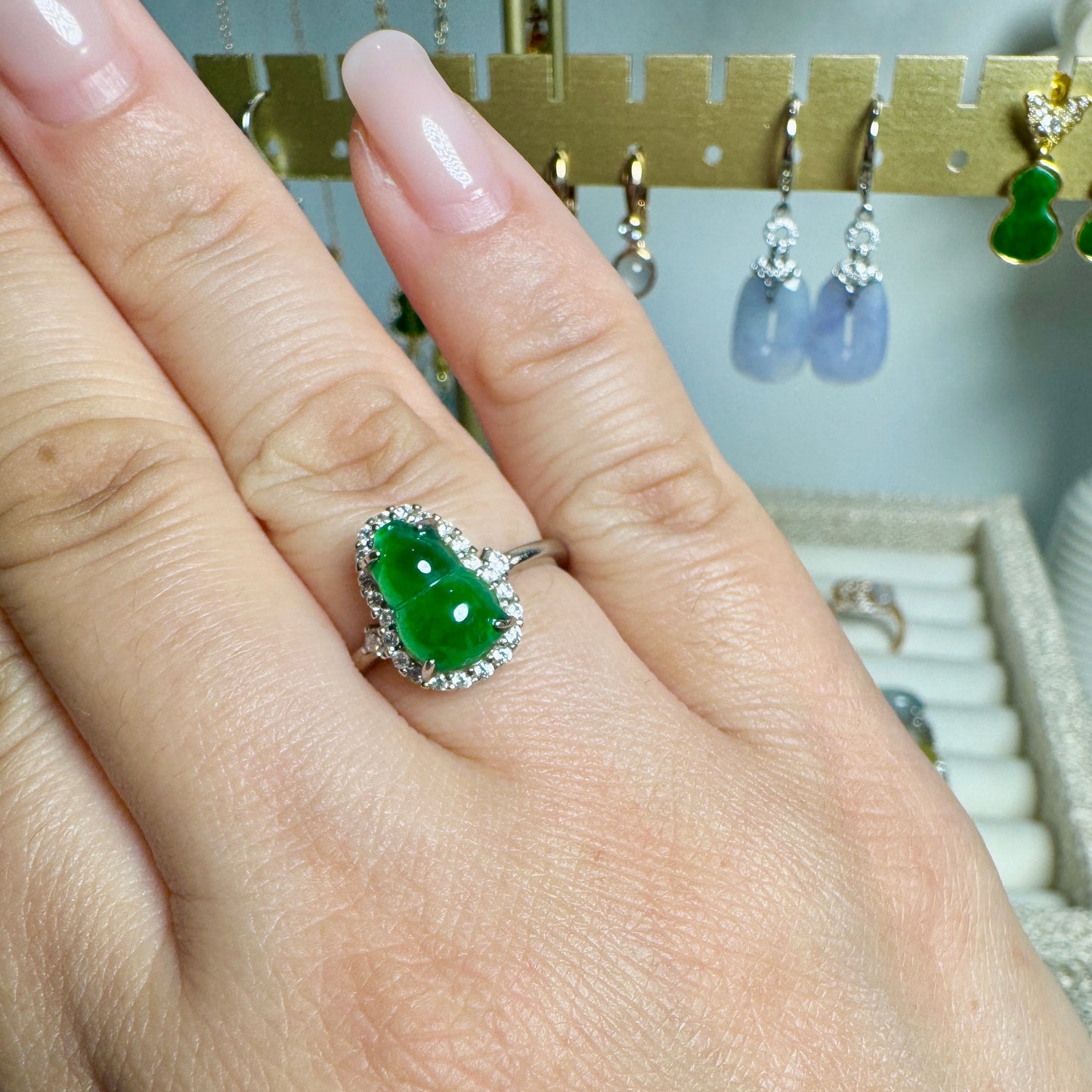 Vivid Green Hulu Calabash Jadeite Ring
